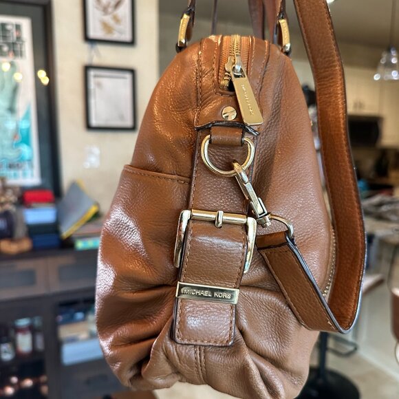 Michael Kors Brown Pebbled Leather Two Way Shoulder Crossbody Slouchy Bag, Fair - Picture 4 of 15